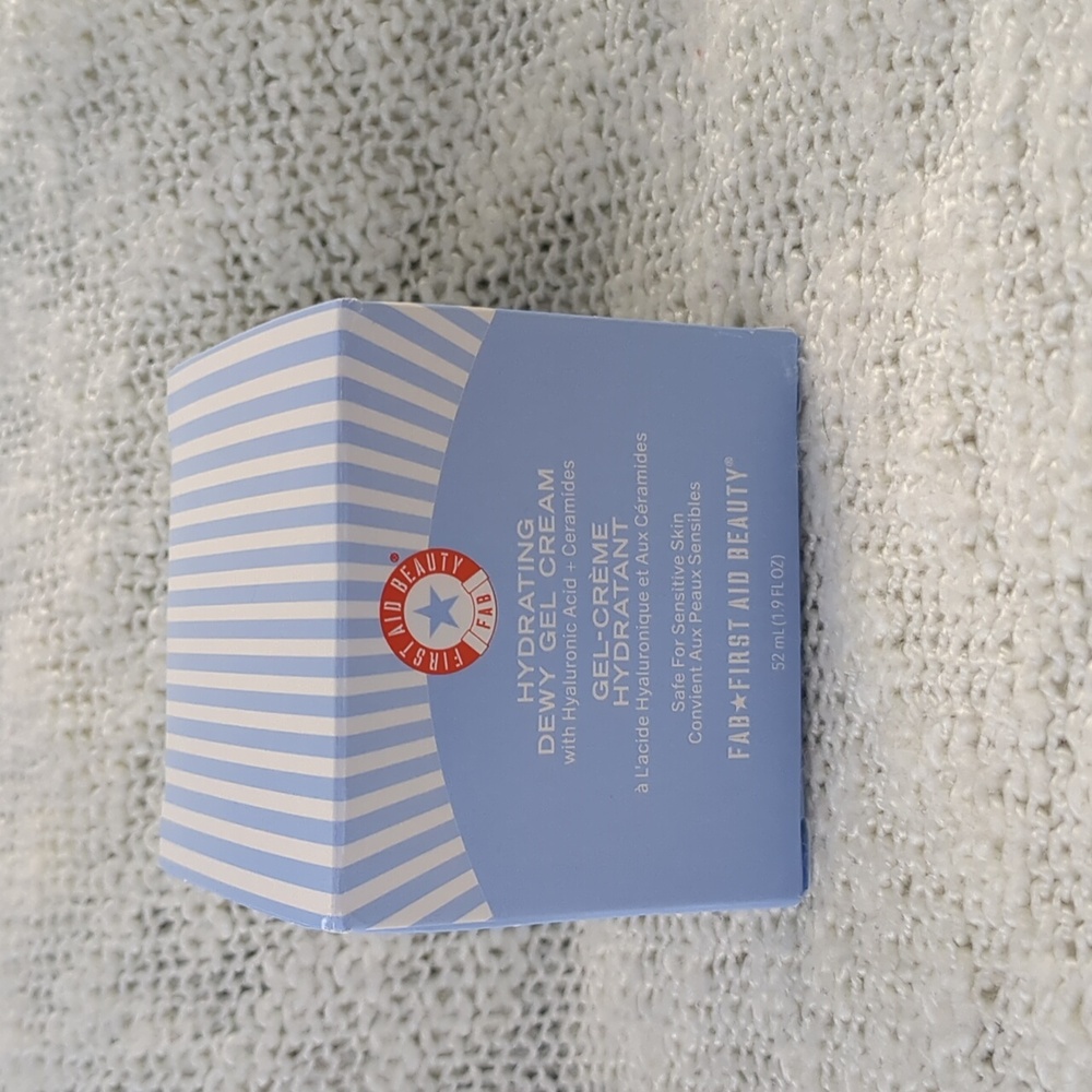 First Aid Beauty Dewy Gel Cream  with Hyaluronic Acid+Ceramides, 52ml/1.9fl oz - Picture 7 of 14
